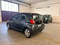 Usata Toyota Aygo Sol 68 CV (50 kW) 2005 Blu Utilitaria