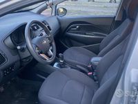 usata Kia Rio 1.1 crdi 130.000km trattabile euro 5