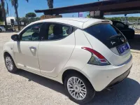 Usata Lancia Ypsilon Gold 69 CV (50 kW) 2015 Bianco Utilitaria