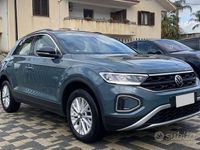 Usata VW T-Roc Life 116 CV (85 kW) 2023 Nero SUV
