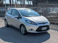 Usata Ford Fiesta Titanium 71 CV (52 kW) 2012 Argento Berlina