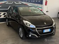 Usata Peugeot 208 Allure 82 CV (60 kW) 2017 Nero Utilitaria