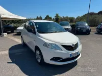 Usata Lancia Ypsilon Silver 69 CV (50 kW) 2016 Bianco Utilitaria