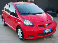 Usata Toyota Aygo 68 CV (50 kW) 2010 Rosso Utilitaria