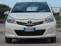 Usata Toyota Yaris Active 69 CV (50 kW) 2012 Bianco Utilitaria