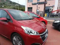 Usata Peugeot 208 Active 75 CV (55 kW) 2017 Rosso Utilitaria