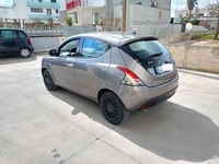 Usata Lancia Ypsilon Gold 69 CV (50 kW) 2022 Argento Utilitaria