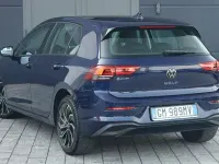 Usata VW Golf VIII Life 110 CV (80 kW) 2023 Blu Berlina