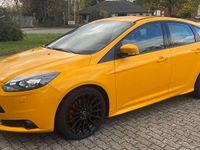 Usata Ford Focus ST 250 CV (183 kW) 2015 Giallo Berlina