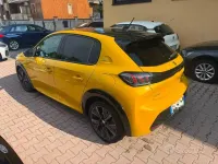 Usata Peugeot 208 GT-line 101 CV (74 kW) 2021 Senape Utilitaria