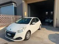 Usata Peugeot 208 Active 102 CV (75 kW) 2018 Bianco Utilitaria