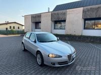 Usata Alfa Romeo 147 120 CV (88 kW) 2007 Grigio Utilitaria