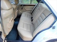 Begagnad Mercedes E200 122 HK (89 kW) 1987