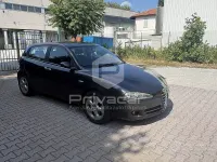 Usata Alfa Romeo 147 Distinctive 120 CV (88 kW) 2007 Nero Utilitaria