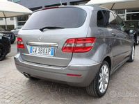 Usata Mercedes B180 109 CV (80 kW) 2006 Grigio metallizzato Monovolume
