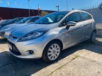 Usata Ford Fiesta 82 CV (60 kW) 2011 Grigio Berlina