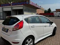 Usata Ford Fiesta 60 CV (44 kW) 2014 Bianco Utilitaria