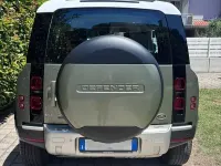 Usata Land Rover Defender SE 241 CV (177 kW) 2021 Verde SUV