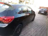 Używany Opel Astra 110 KM (80 kW) 2011 Czarny Sedan/Limuzyna