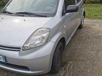 Usata Daihatsu Sirion 69 CV (50 kW) 2005 Argento Utilitaria