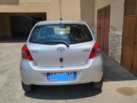 Usata Toyota Yaris 65 CV (47 kW) 2010 Grigio Utilitaria