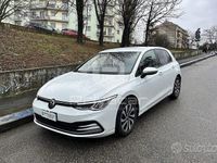 Usata VW Golf VIII Life 116 CV (85 kW) 2022 Bianco Utilitaria