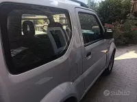 Usata Suzuki Jimny 65 CV (47 kW) 2005 Grigio SUV
