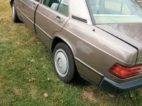 Usata Mercedes 190 105 CV (77 kW) 1987 Marrone Berlina