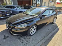 Usata Volvo V40 Momentum 120 CV (88 kW) 2017 Nero Berlina