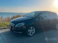 Usata Mercedes B180 109 CV (80 kW) 2012 Nero Utilitaria