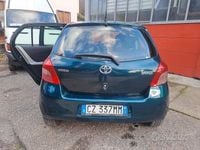 Usata Toyota Yaris 84 CV (61 kW) 2006 Verde Berlina