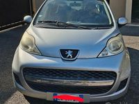 Usata Peugeot 107 68 CV (50 kW) 2011 Grigio Utilitaria