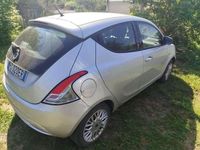 Usata Lancia Ypsilon Gold 69 CV (50 kW) 2016 Argento Utilitaria
