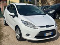 Usata Ford Fiesta Titanium 82 CV (60 kW) 2010 Bianco Utilitaria