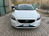Usata Volvo V40 Momentum 120 CV (88 kW) 2017 Bianco Berlina