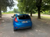Usata Ford Fiesta Titanium 97 CV (71 kW) 2010 Blu Berlina