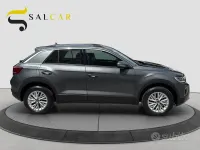 Usata VW T-Roc Life 150 CV (110 kW) 2023 Grigio SUV