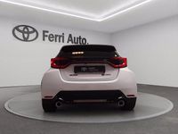 Usata Toyota Yaris 280 CV (205 kW) 2024 Bianco pastello Berlina