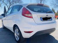 Usata Ford Fiesta 70 CV (51 kW) 2011 Bianco Utilitaria
