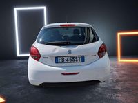 Usata Peugeot 208 Active 75 CV (55 kW) 2015 Bianco Utilitaria