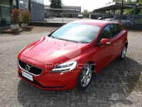 Usata Volvo V40 Kinetic 120 CV (88 kW) 2017 Rosso Utilitaria