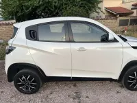 Usata Mahindra KUV100 86 CV (63 kW) 2021 Bianco SUV