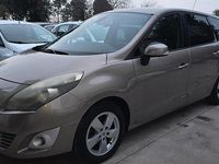 Usata Renault Grand Scénic III 106 CV (77 kW) 2009 Oro Monovolume