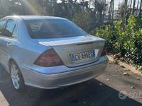 Usata Mercedes C220 150 CV (110 kW) 2005 Grigio Berlina