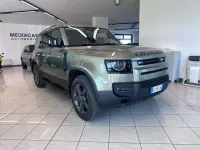 Usata Land Rover Defender SE 200 CV (147 kW) 2024 Verde SUV