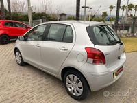 Usata Toyota Yaris Sol 100 CV (73 kW) 2009 Grigio Utilitaria