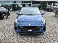 Nuova Hyundai i10 63 CV (46 kW) 2026 Vibrant blue pearl met. Utilitaria