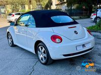 Usata VW New Beetle 105 CV (77 kW) 2006 Bianco Utilitaria