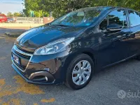 Usata Peugeot 208 68 CV (50 kW) 2018 Nero Utilitaria