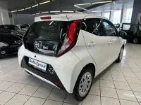 Begagnad Toyota Aygo 72 HK (52 kW) 2018 Vit Halvkombi